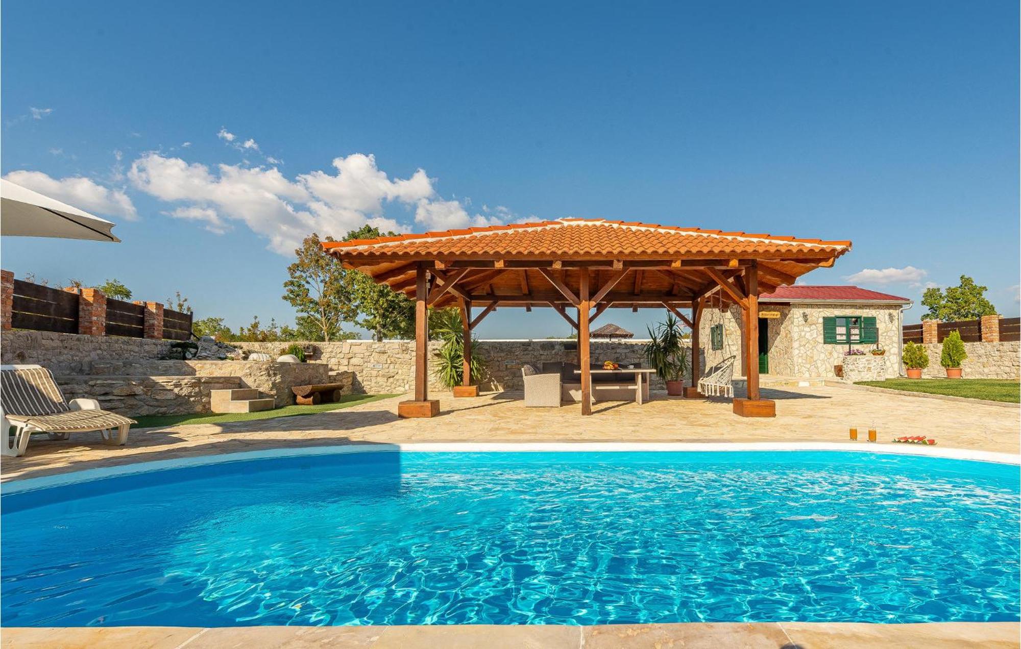 Awesome In Zemunik Gornji With Kitchen Holiday home *